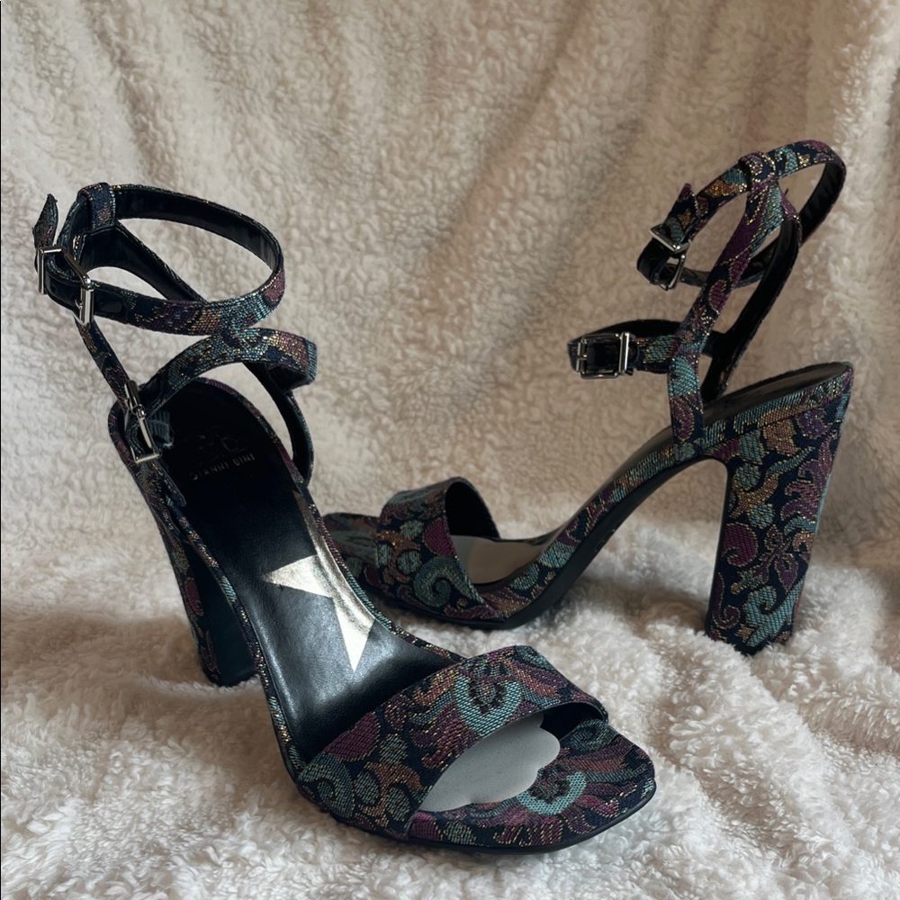Gianni Bini Black and Blue Patterned Heels